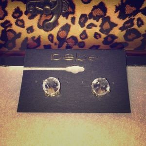 Bebé stud earrings